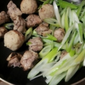 残った焼き鳥で 焼き鳥のねぎ塩ごま油炒め レシピ 作り方 By ラズベリっち 楽天レシピ 残った焼き鳥で 焼き鳥のねぎ塩ごま油炒め レシピ 作り方 By ラズベリっち 楽天レシピ